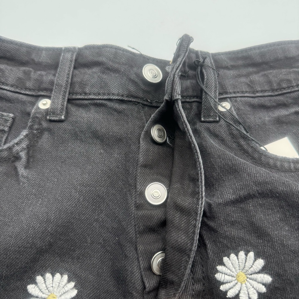 Forever 21 Women’s High Rise Denim Shorts Embroidered Daisy Boho Festival Frayed - Picture 2 of 5